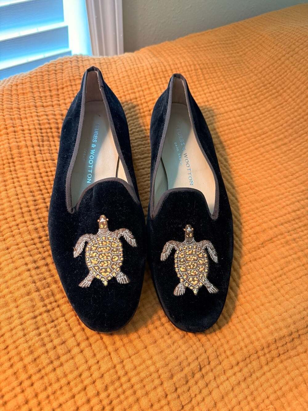 Stubbs & Wootton Black Velvet Turtle Embroidered Women's Loafers